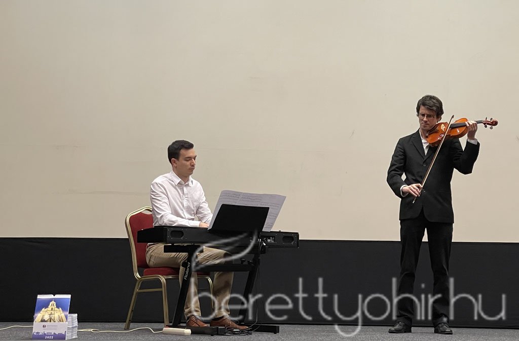 Naptárfotó pályázat - eredményhirdetés és kiállítás 02